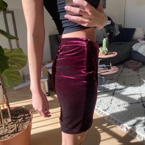 Forever 21 Maroon Velvet Ruched Skirt Small - Picture 2 of 3